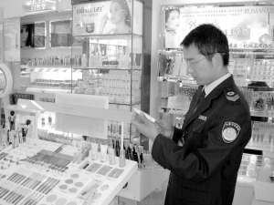 五華區(qū)開(kāi)展專(zhuān)項(xiàng)拉網(wǎng)檢查，筑牢化妝品及衛(wèi)生用品零售安全防線