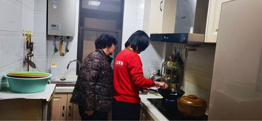 南通 家政養(yǎng)老服務(wù)驛站落地社區(qū)，托起幸?！跋﹃柤t”